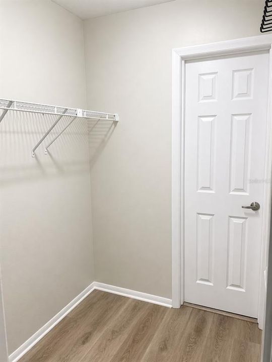 For Sale: $140,000 (2 beds, 1 baths, 881 Square Feet)