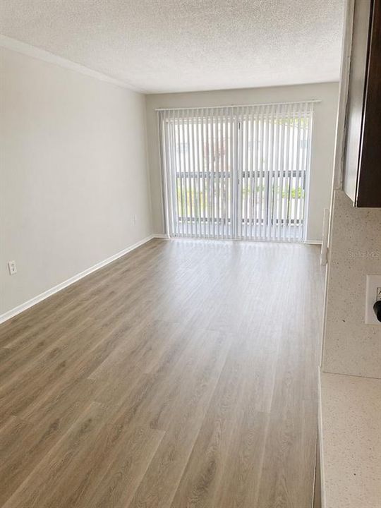 For Sale: $140,000 (2 beds, 1 baths, 881 Square Feet)
