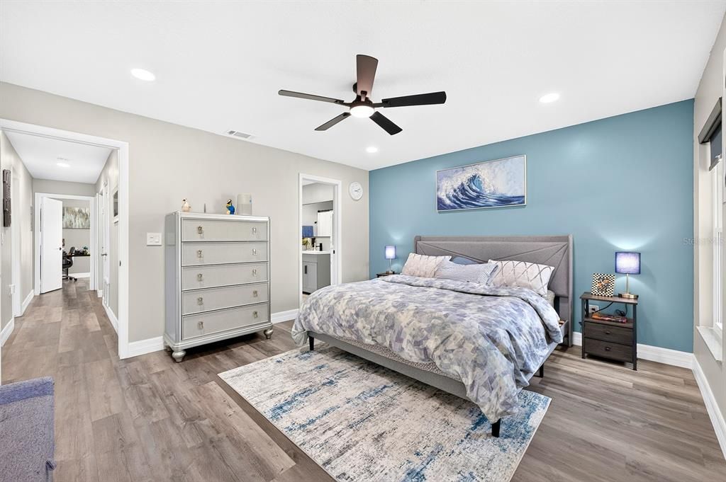 For Sale: $410,000 (3 beds, 2 baths, 1554 Square Feet)