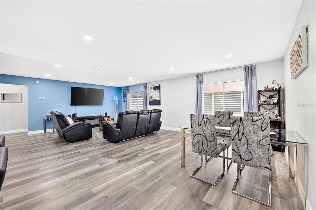 For Sale: $410,000 (3 beds, 2 baths, 1554 Square Feet)
