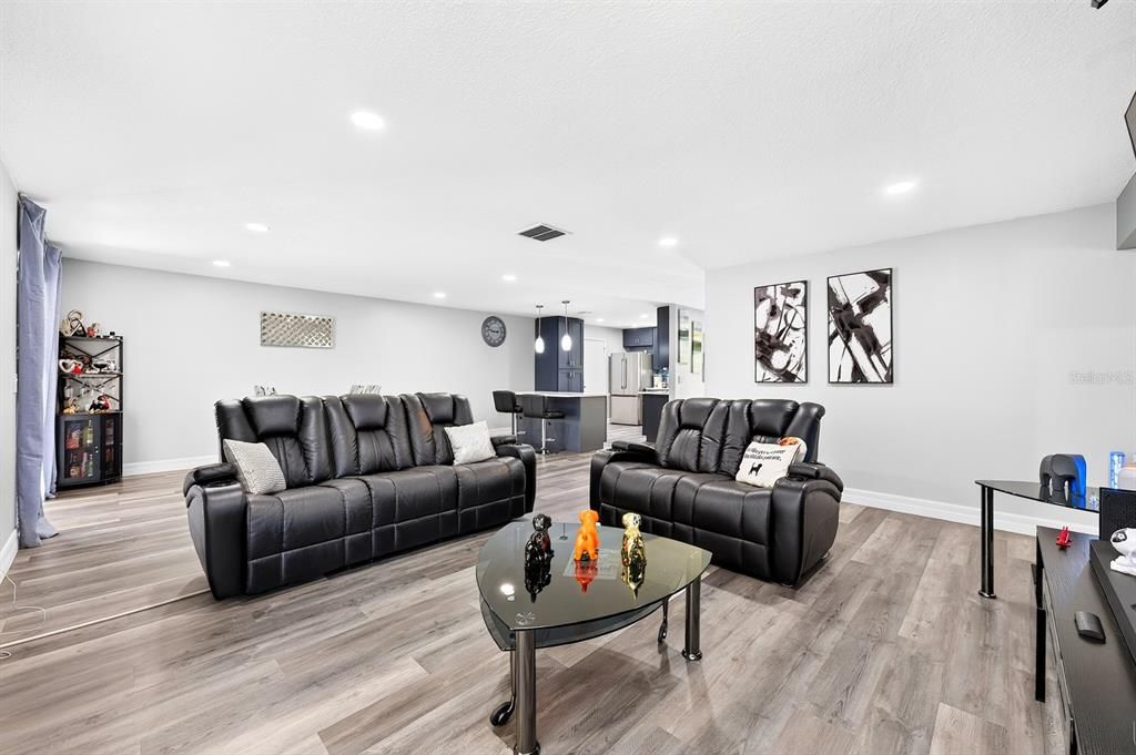 For Sale: $410,000 (3 beds, 2 baths, 1554 Square Feet)