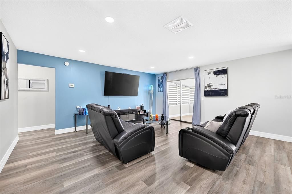 For Sale: $410,000 (3 beds, 2 baths, 1554 Square Feet)