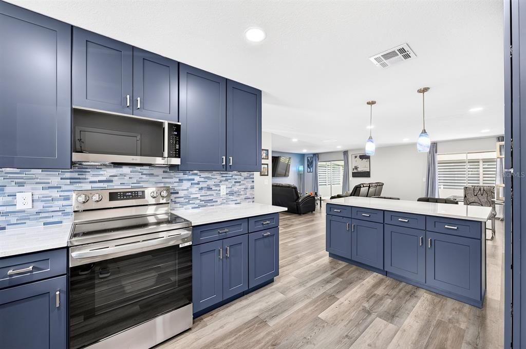 For Sale: $410,000 (3 beds, 2 baths, 1554 Square Feet)
