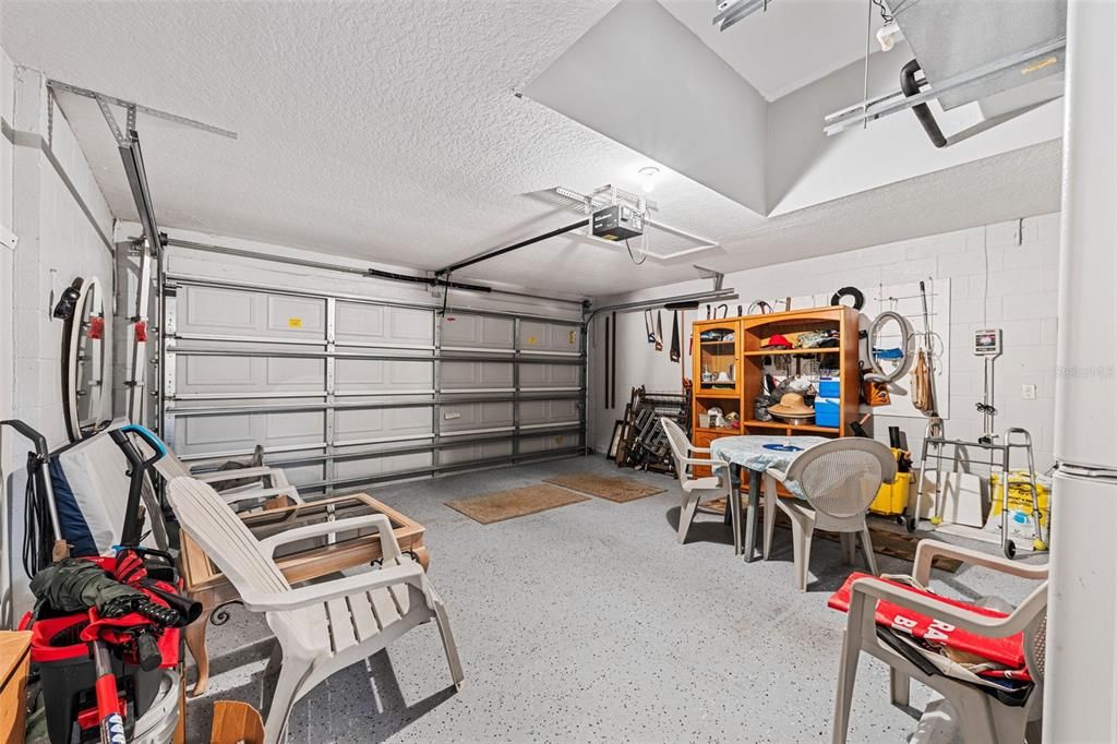 合同活跃: $339,900 (4 贝兹, 2 浴室, 2074 平方英尺)
