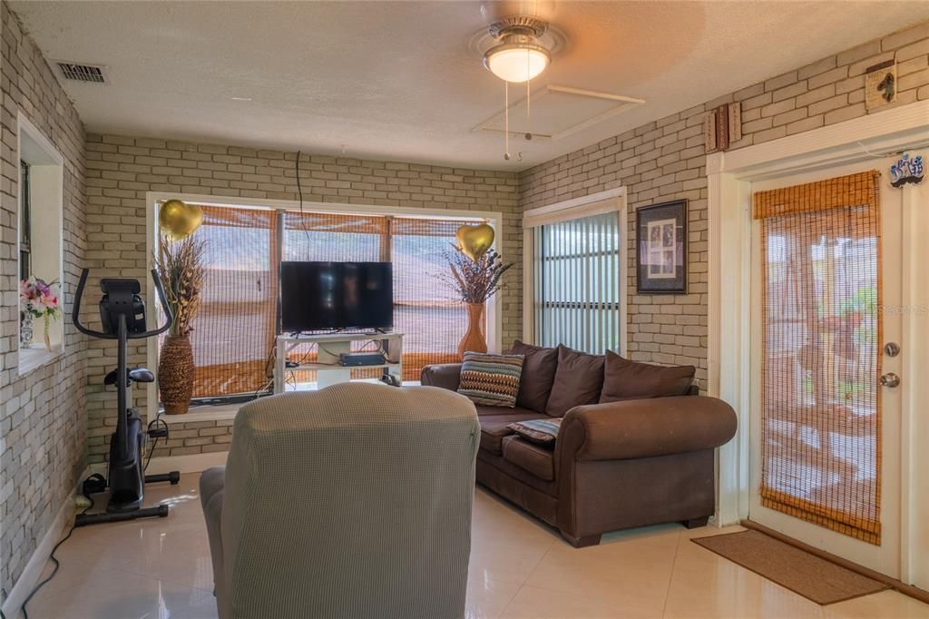 For Sale: $272,000 (3 beds, 2 baths, 1642 Square Feet)