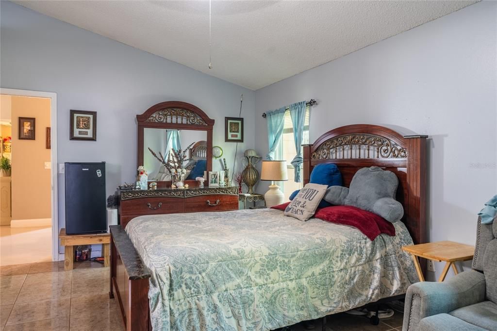 For Sale: $272,000 (3 beds, 2 baths, 1642 Square Feet)