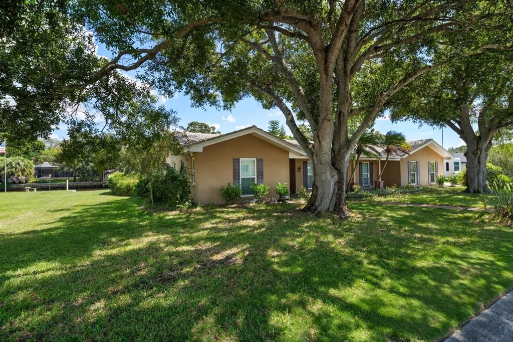 For Sale: $775,000 (3 beds, 2 baths, 2083 Square Feet)