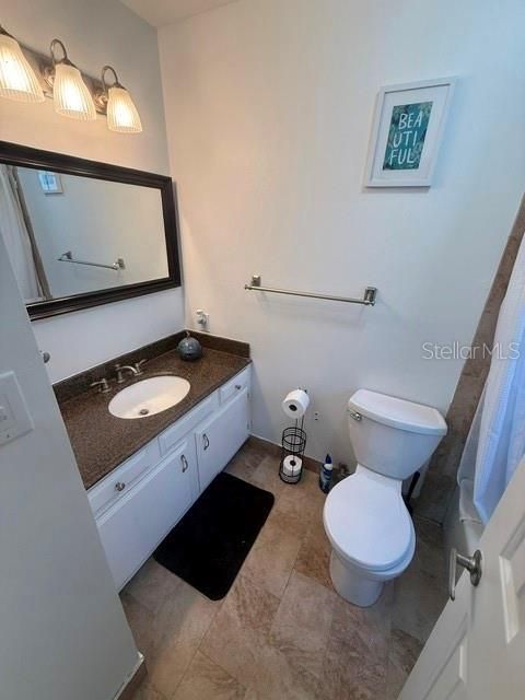 На продажу: $168,995 (2 спален, 2 ванн, 1073 Квадратных фут)