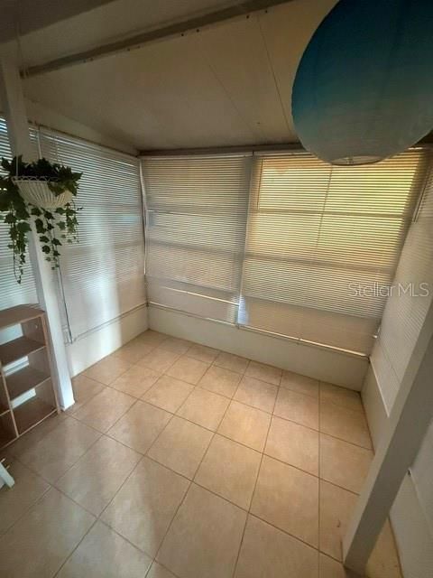 На продажу: $168,995 (2 спален, 2 ванн, 1073 Квадратных фут)