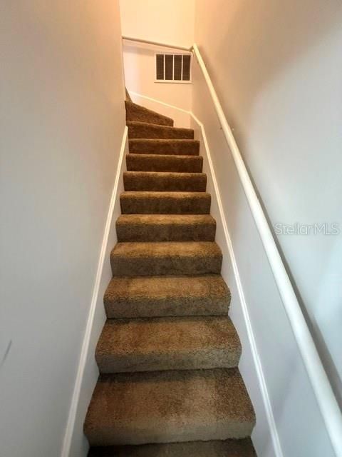 На продажу: $168,995 (2 спален, 2 ванн, 1073 Квадратных фут)