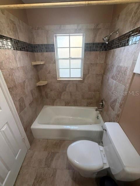 На продажу: $168,995 (2 спален, 2 ванн, 1073 Квадратных фут)