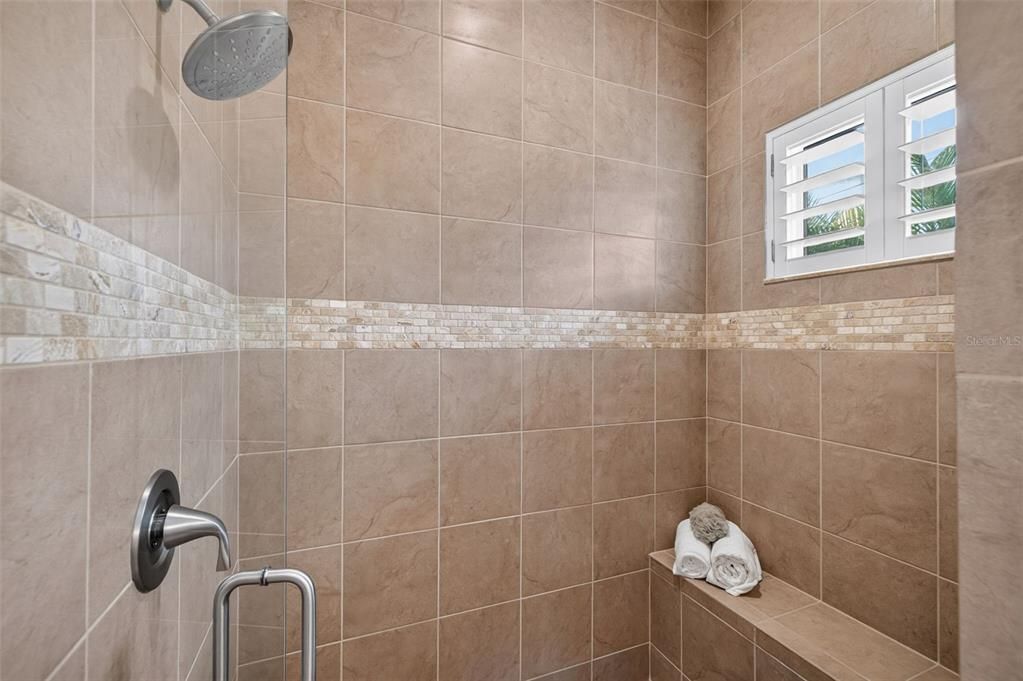 En Venta: $925,000 (3 camas, 2 baños, 1624 Pies cuadrados)