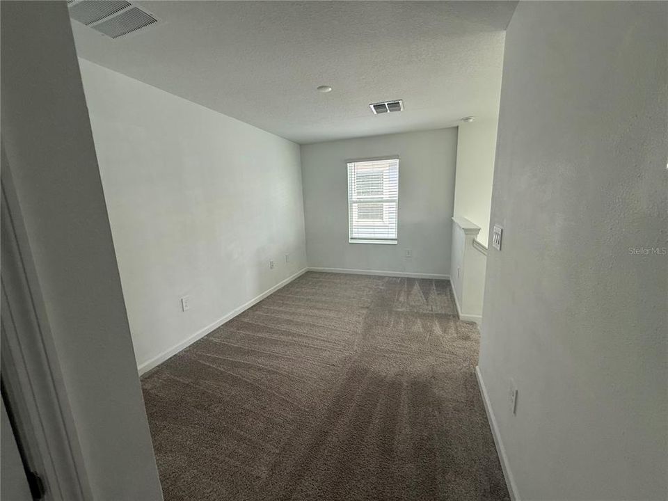 For Rent: $2,050 (4 beds, 2 baths, 1933 Square Feet)