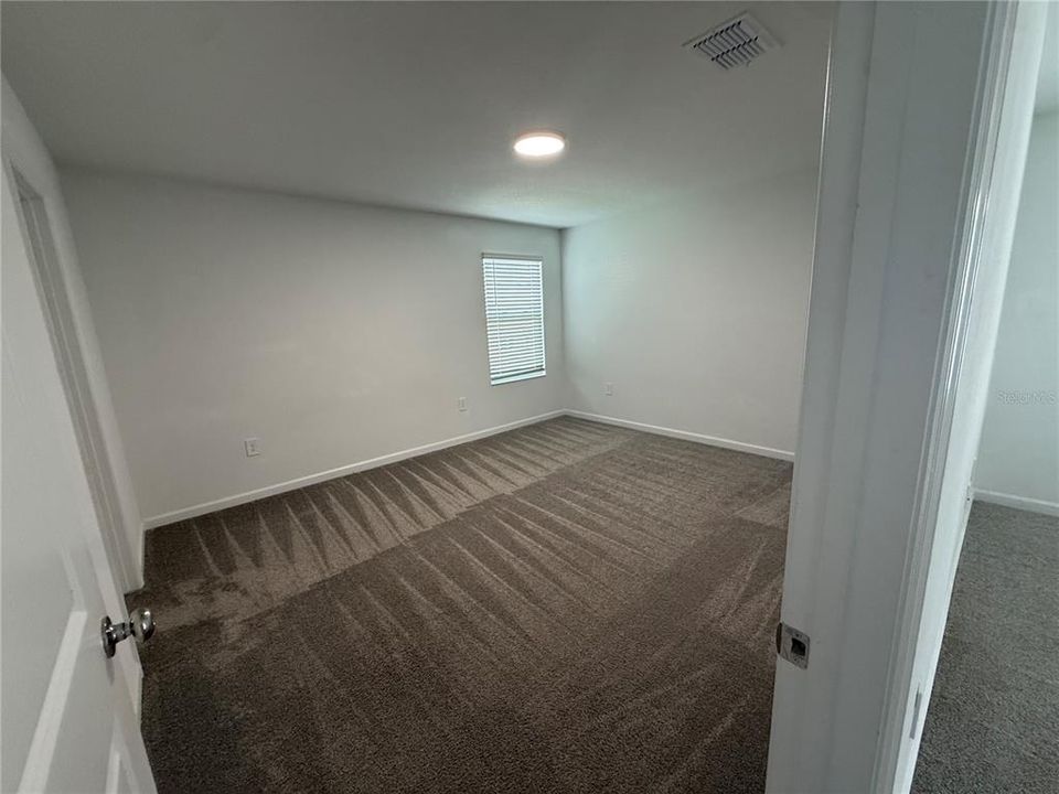 For Rent: $2,050 (4 beds, 2 baths, 1933 Square Feet)