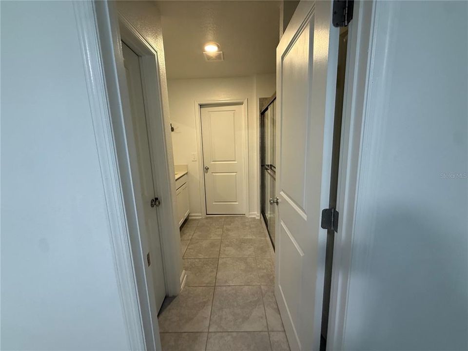 For Rent: $2,050 (4 beds, 2 baths, 1933 Square Feet)