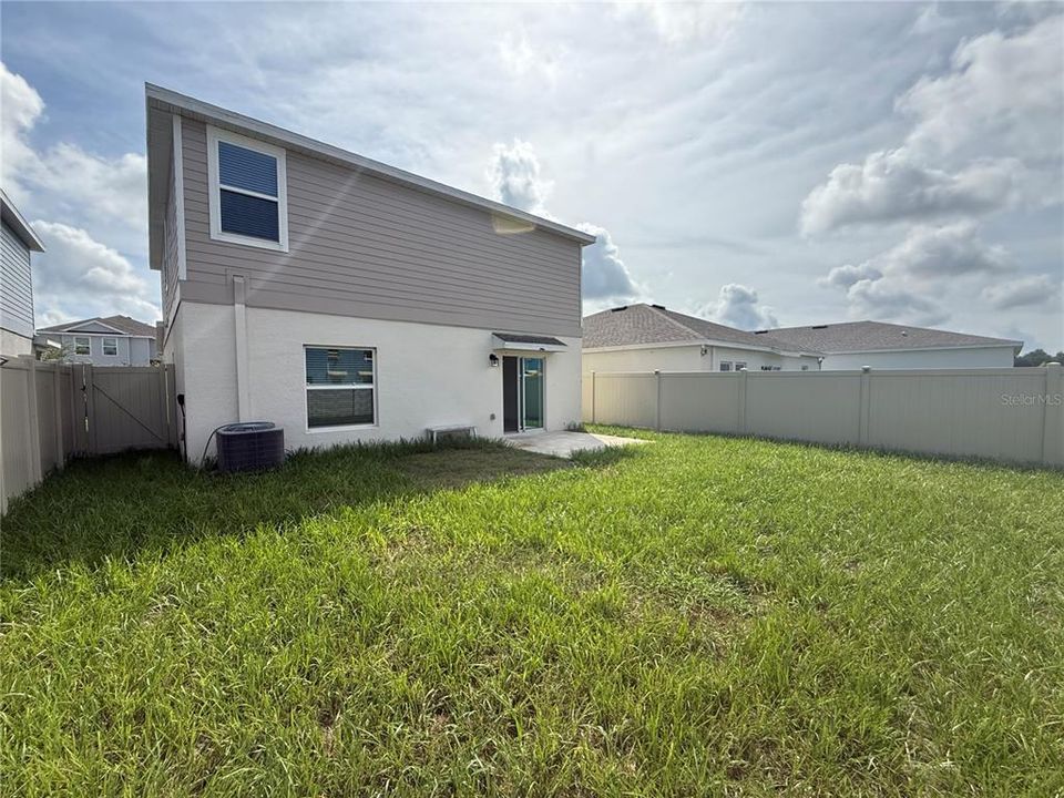 For Rent: $2,050 (4 beds, 2 baths, 1933 Square Feet)