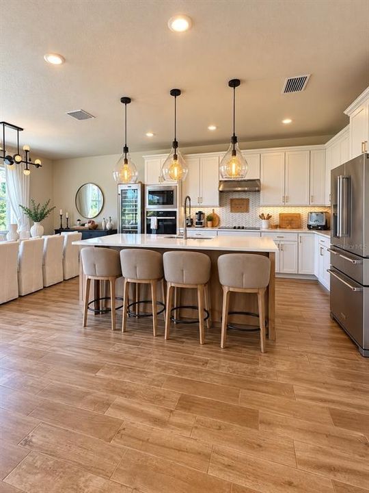 For Sale: $910,000 (5 beds, 4 baths, 3749 Square Feet)