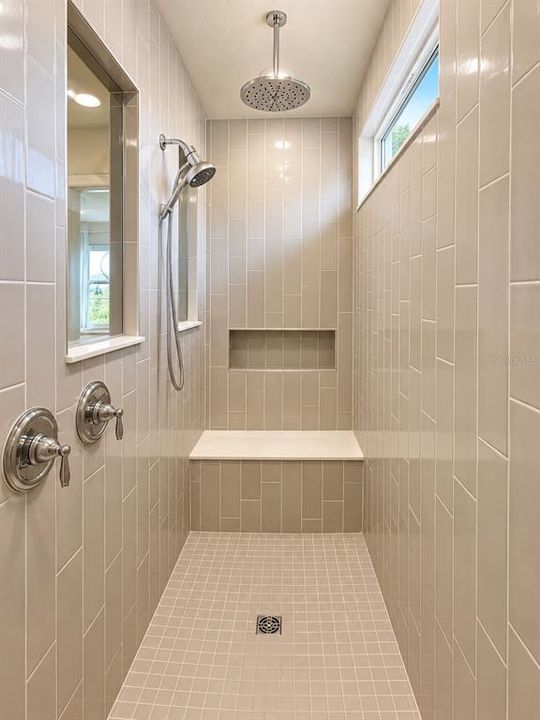 For Sale: $910,000 (5 beds, 4 baths, 3749 Square Feet)