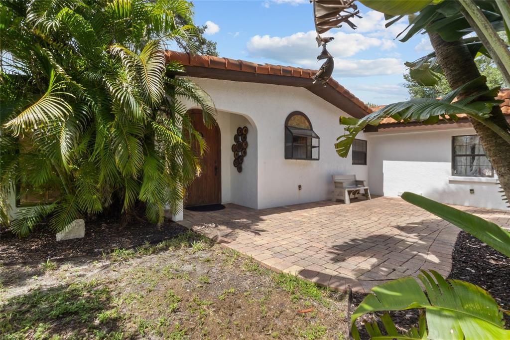 На продажу: $1,195,000 (2 спален, 2 ванн, 1956 Квадратных фут)