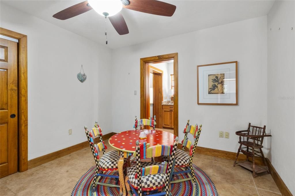 На продажу: $1,195,000 (2 спален, 2 ванн, 1956 Квадратных фут)