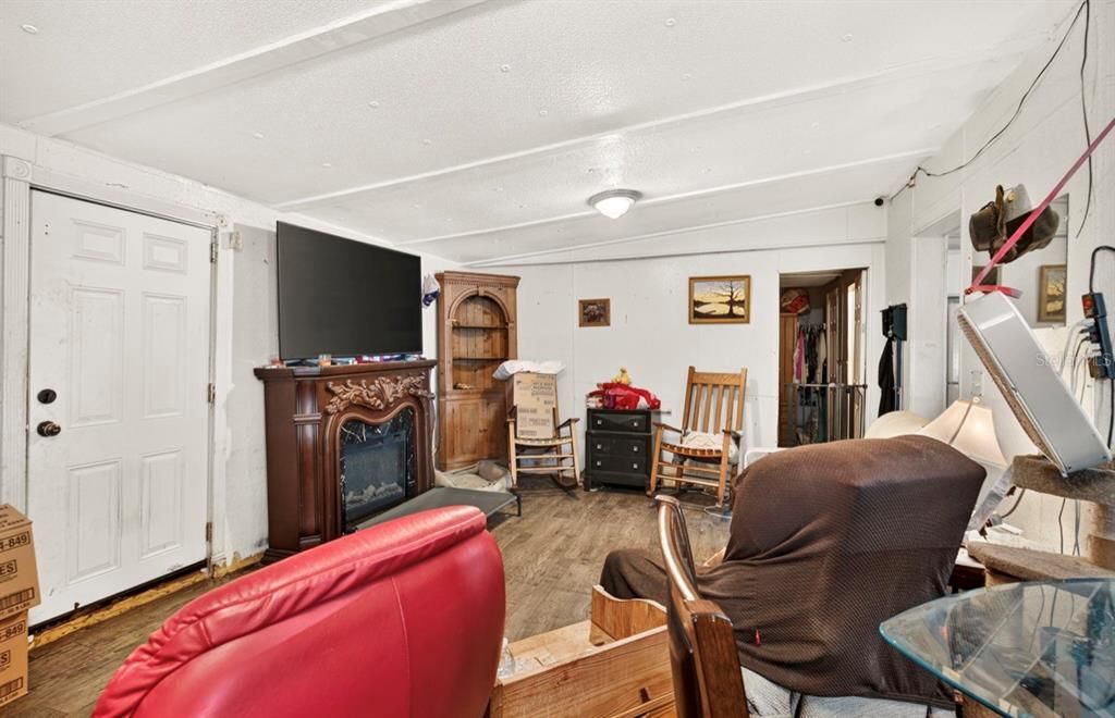 For Sale: $190,000 (3 beds, 2 baths, 1248 Square Feet)