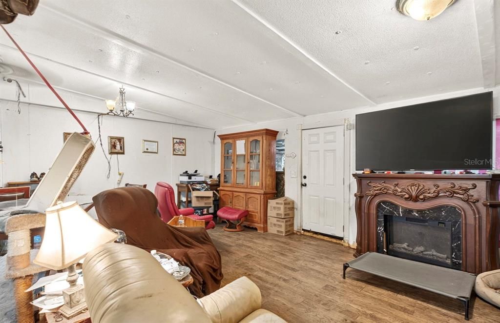 For Sale: $190,000 (3 beds, 2 baths, 1248 Square Feet)