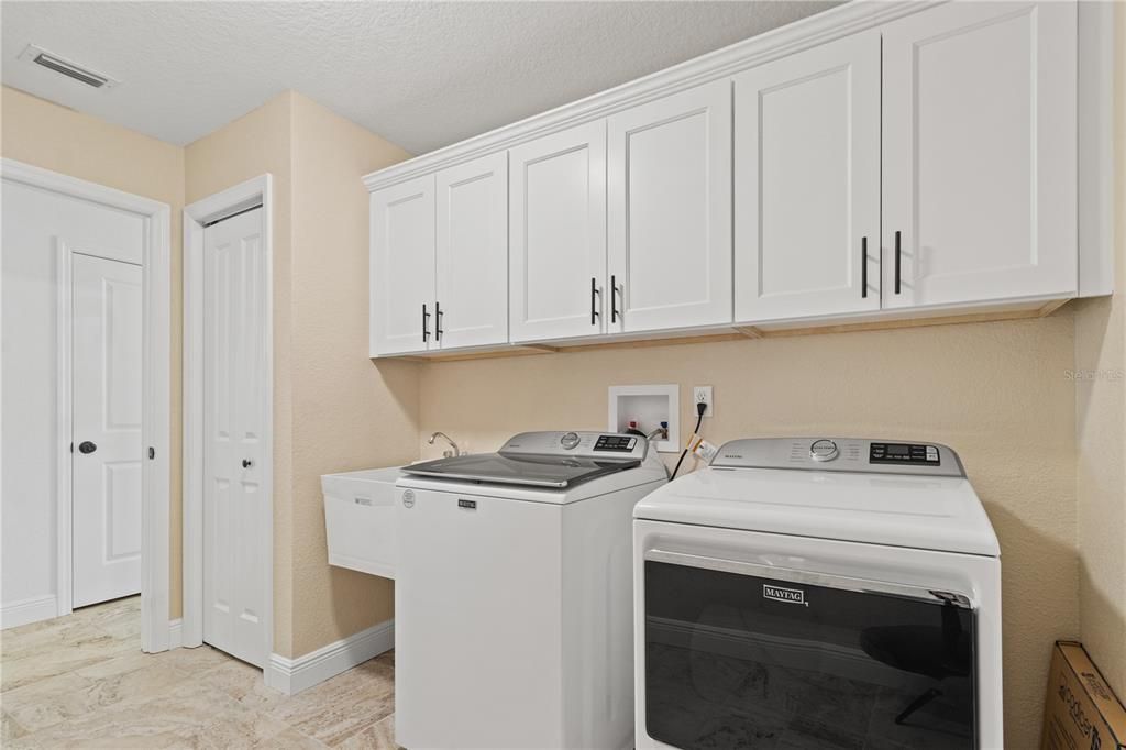 For Sale: $429,900 (3 beds, 2 baths, 1805 Square Feet)