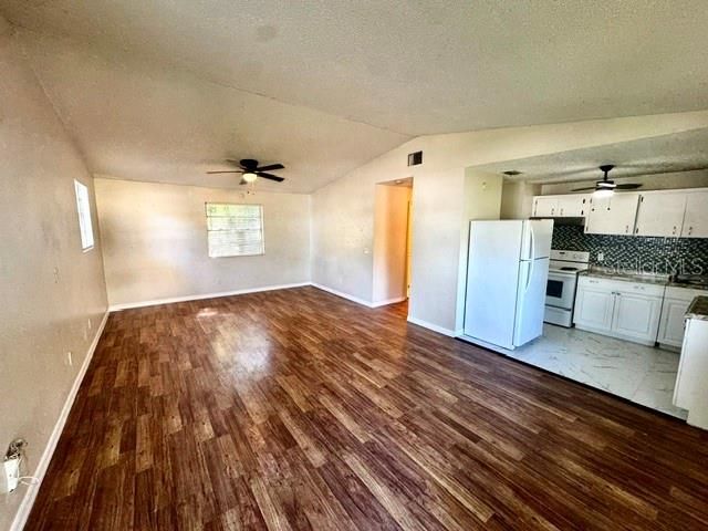 For Rent: $1,695 (2 beds, 1 baths, 864 Square Feet)