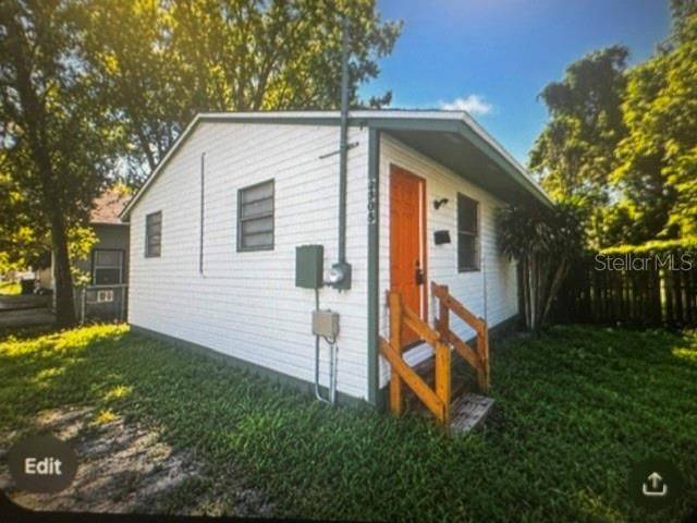 For Rent: $1,695 (2 beds, 1 baths, 864 Square Feet)