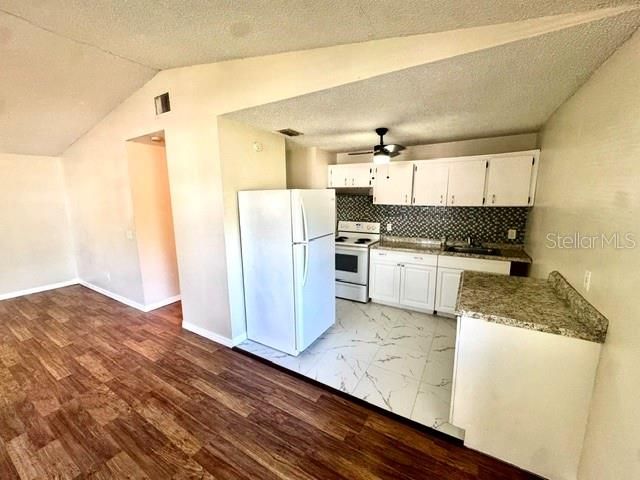 For Rent: $1,695 (2 beds, 1 baths, 864 Square Feet)