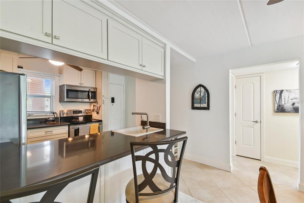 На продажу: $158,000 (2 спален, 1 ванн, 872 Квадратных фут)