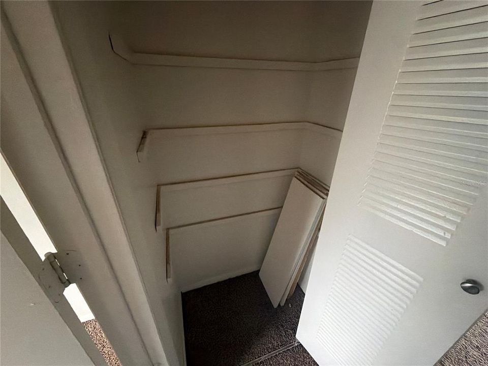 For Rent: $1,300 (2 beds, 1 baths, 900 Square Feet)