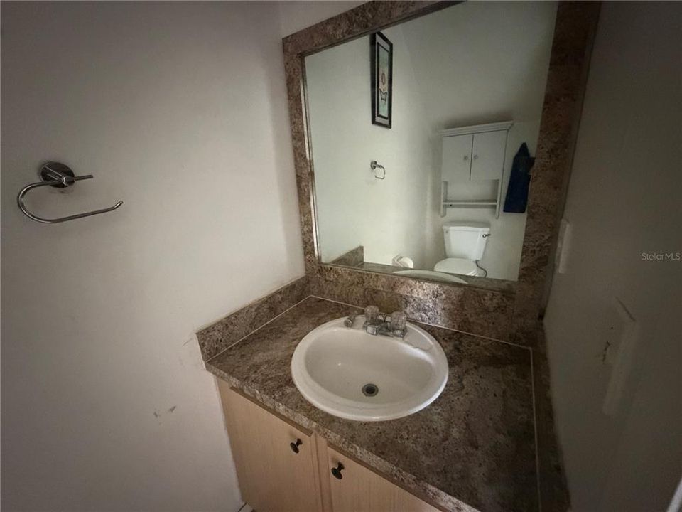 For Rent: $1,300 (2 beds, 1 baths, 900 Square Feet)