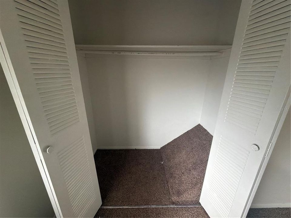 For Rent: $1,300 (2 beds, 1 baths, 900 Square Feet)