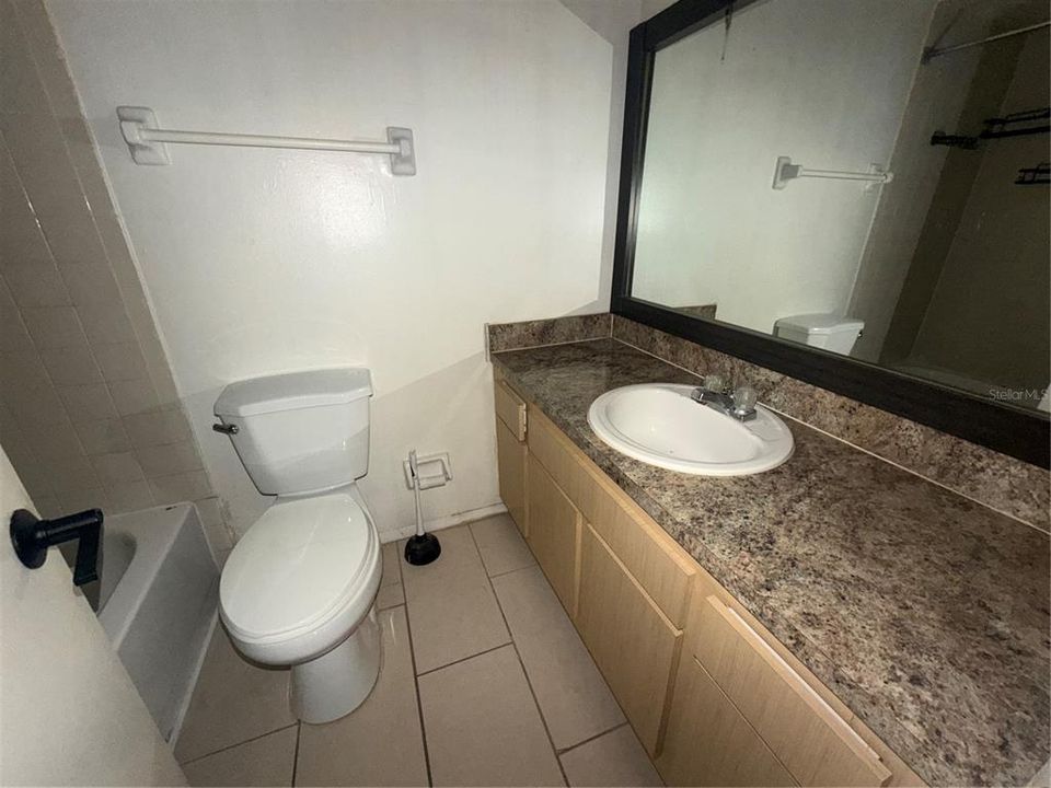 For Rent: $1,300 (2 beds, 1 baths, 900 Square Feet)