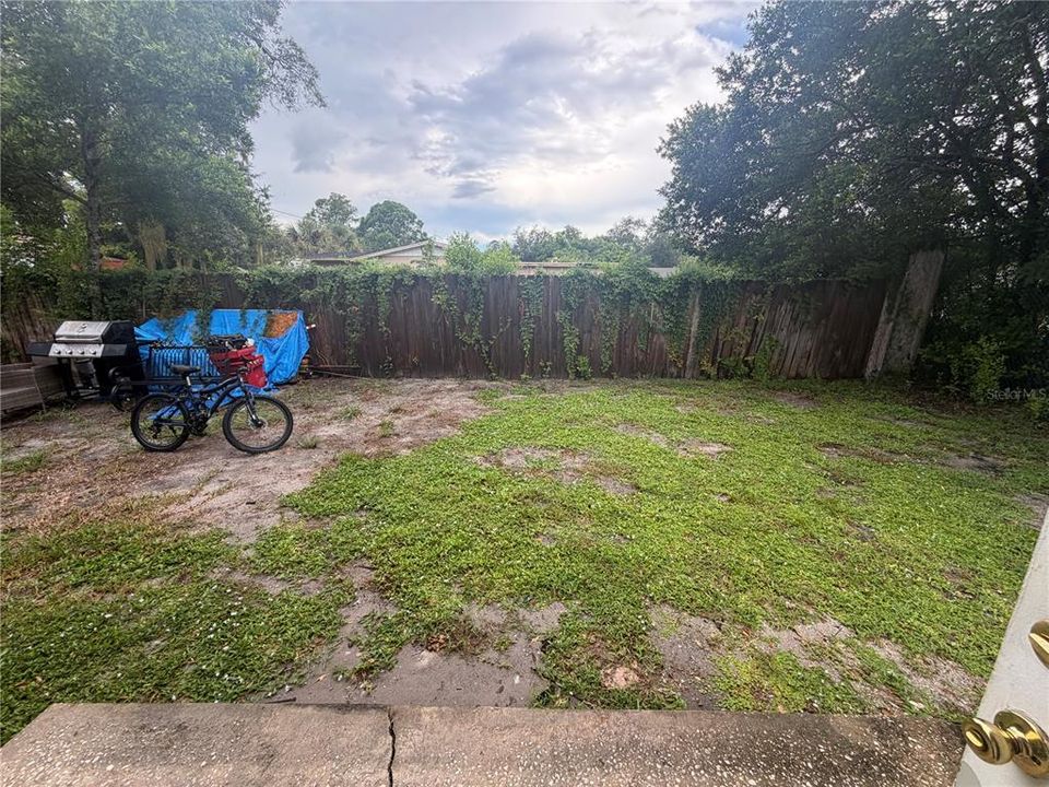 For Rent: $1,300 (2 beds, 1 baths, 900 Square Feet)