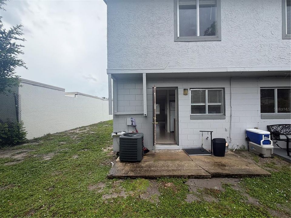 For Rent: $1,300 (2 beds, 1 baths, 900 Square Feet)