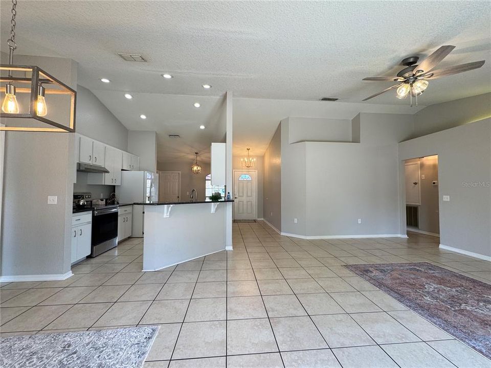 For Rent: $2,200 (4 beds, 2 baths, 1758 Square Feet)