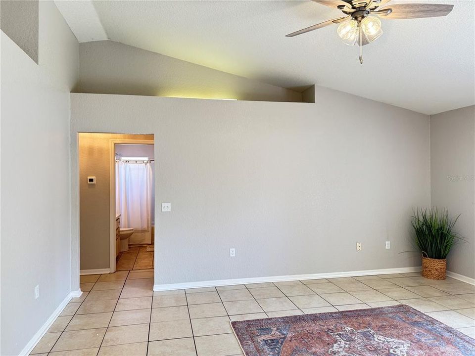 For Rent: $2,200 (4 beds, 2 baths, 1758 Square Feet)