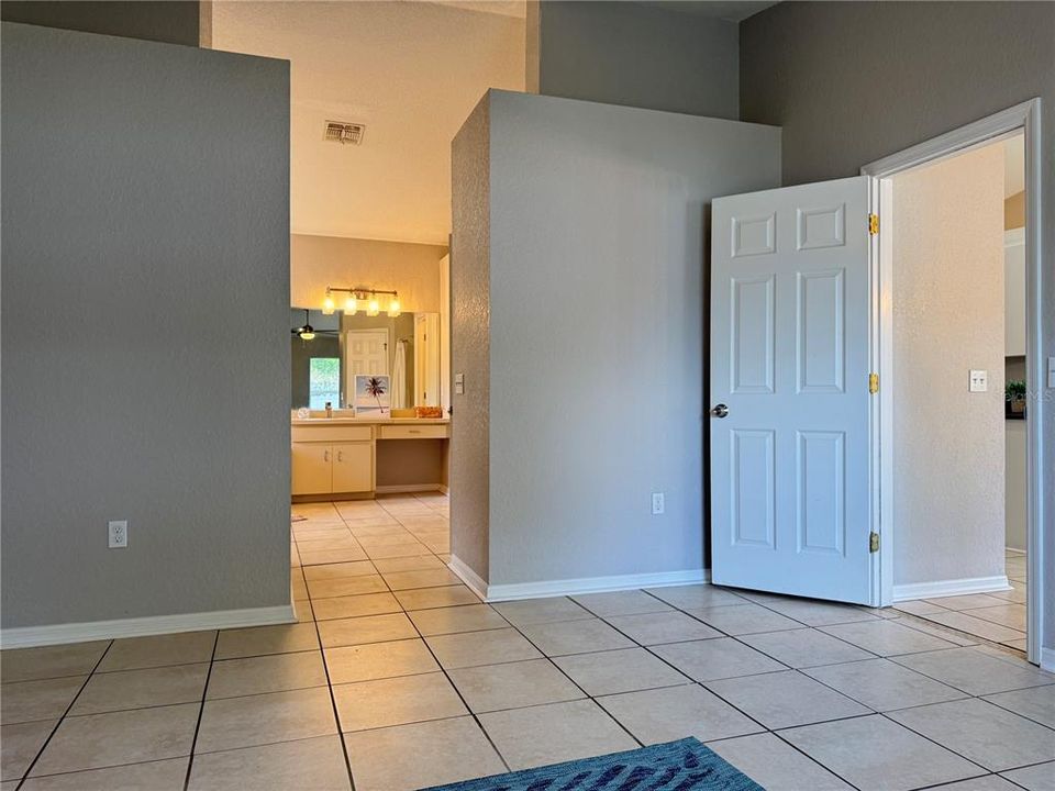 For Rent: $2,200 (4 beds, 2 baths, 1758 Square Feet)