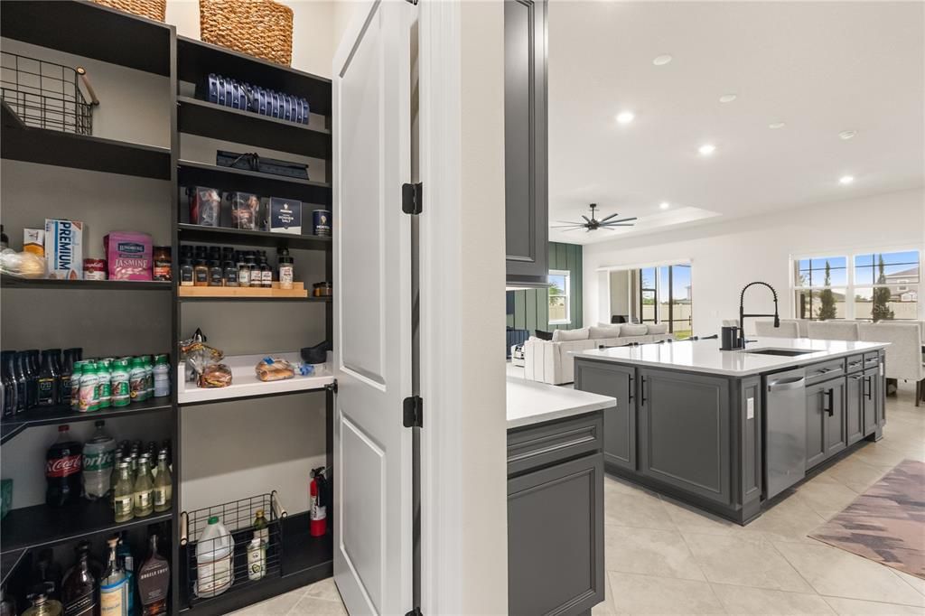 For Sale: $850,000 (4 beds, 3 baths, 2946 Square Feet)