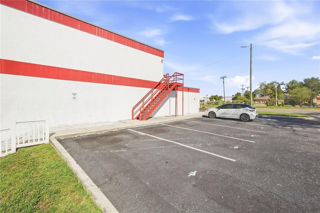 For Rent: $1,575 (1 beds, 1 baths, 750 Square Feet)