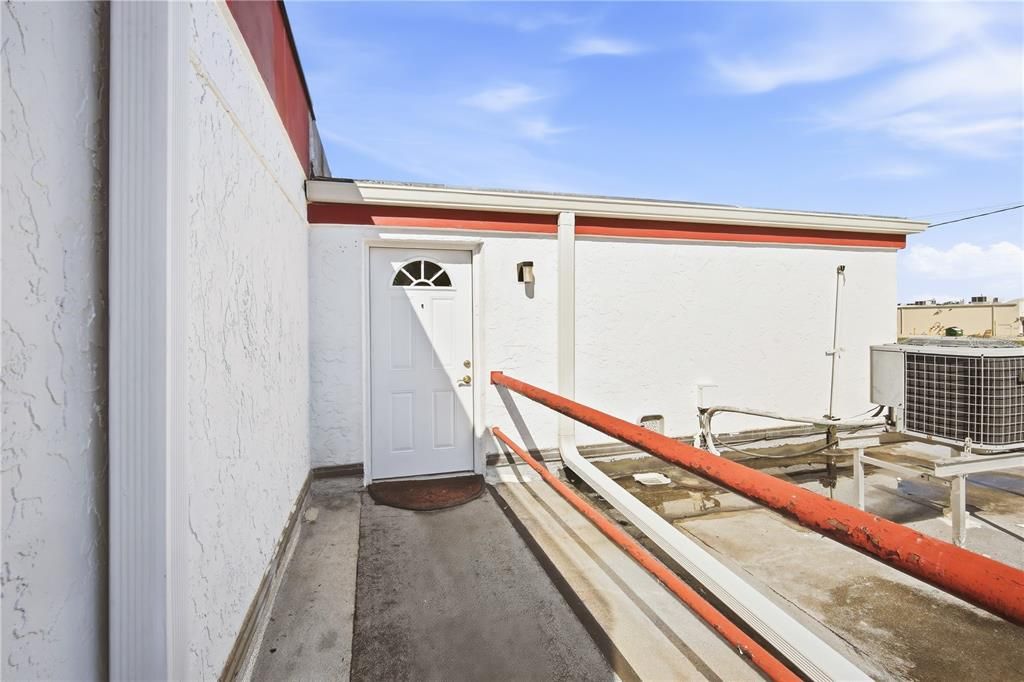 For Rent: $1,575 (1 beds, 1 baths, 750 Square Feet)