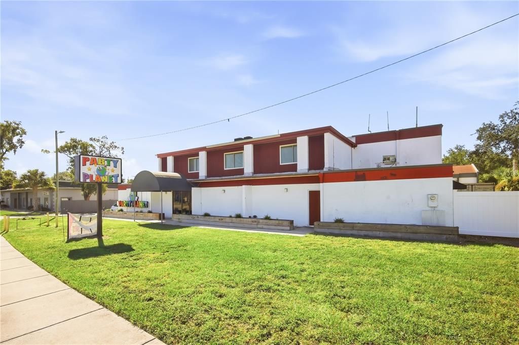 For Rent: $1,575 (1 beds, 1 baths, 750 Square Feet)
