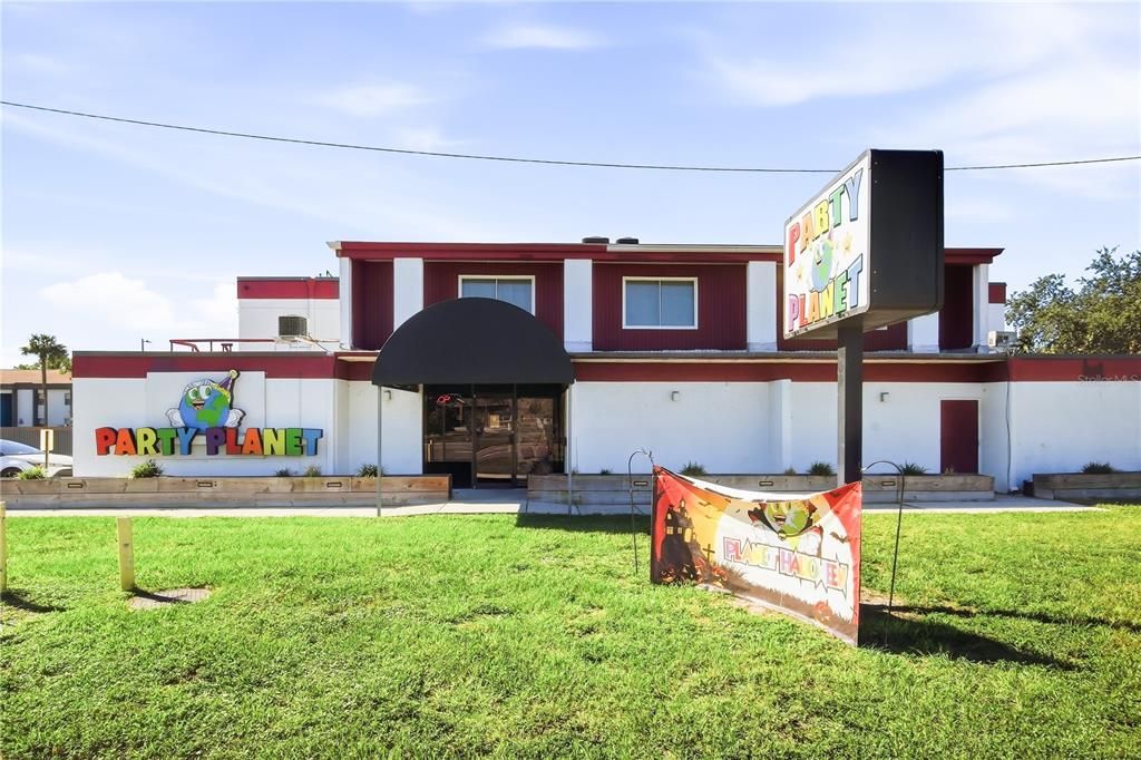 For Rent: $1,575 (1 beds, 1 baths, 750 Square Feet)