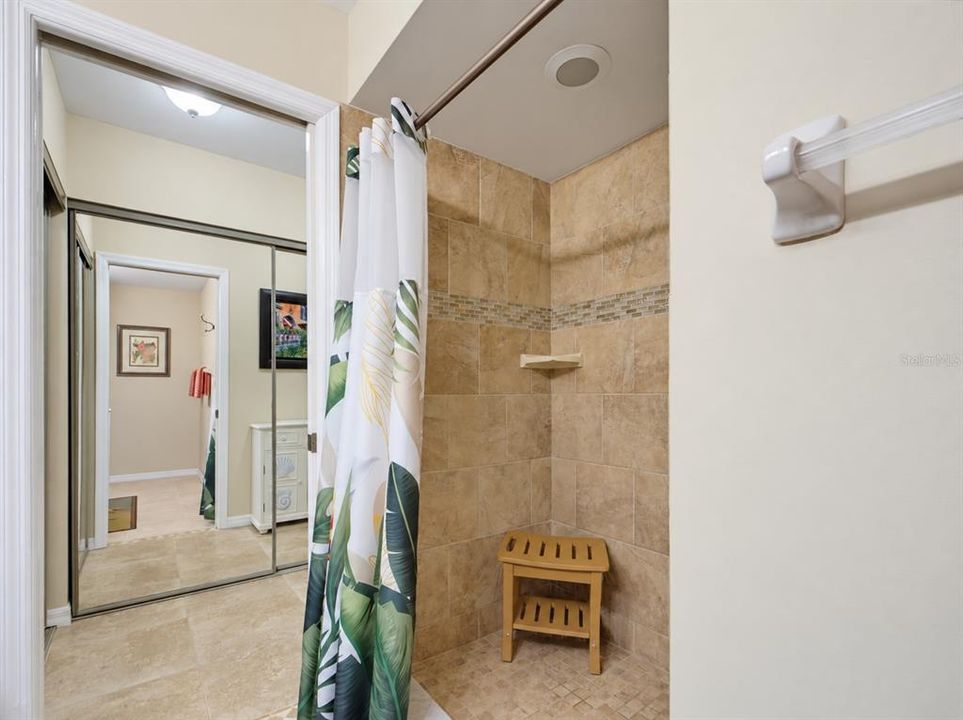 En Venta: $214,000 (2 camas, 2 baños, 1032 Pies cuadrados)