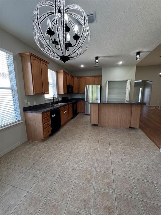 For Rent: $2,400 (3 beds, 3 baths, 2039 Square Feet)