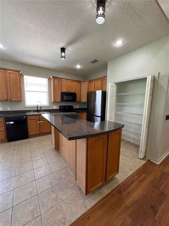 For Rent: $2,400 (3 beds, 3 baths, 2039 Square Feet)