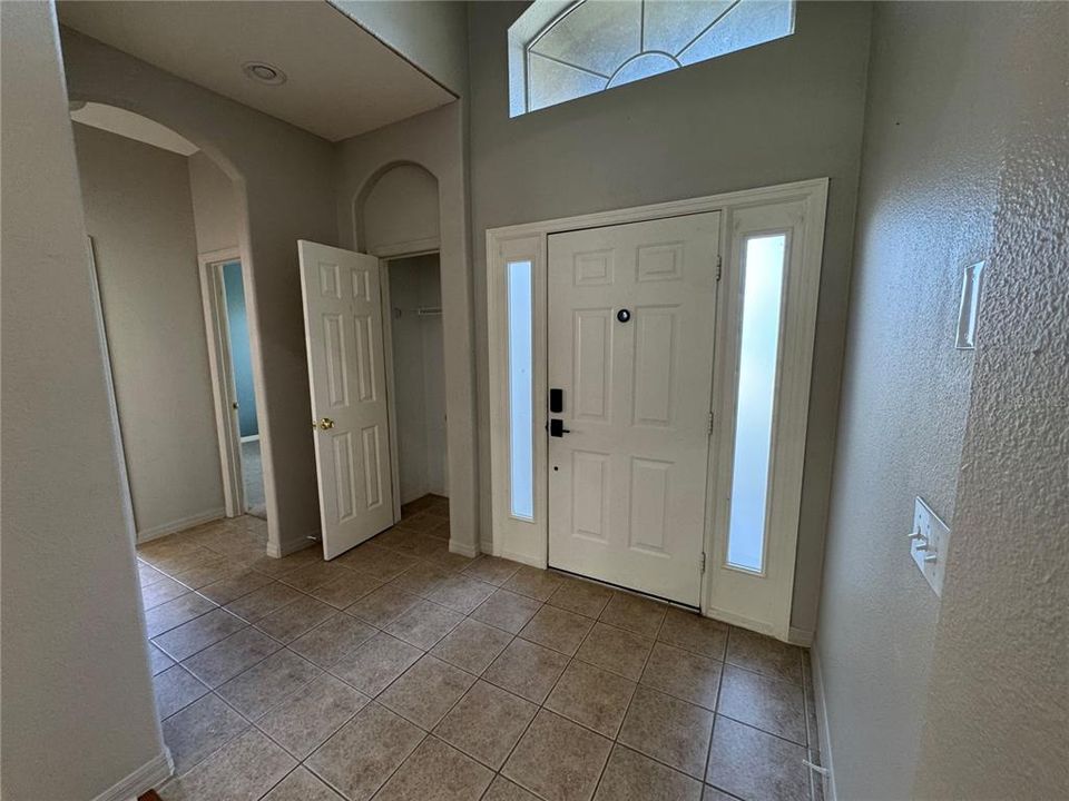 For Rent: $2,400 (3 beds, 3 baths, 2039 Square Feet)