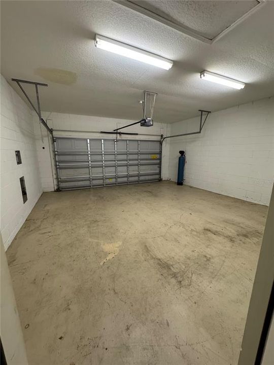 For Rent: $2,400 (3 beds, 3 baths, 2039 Square Feet)